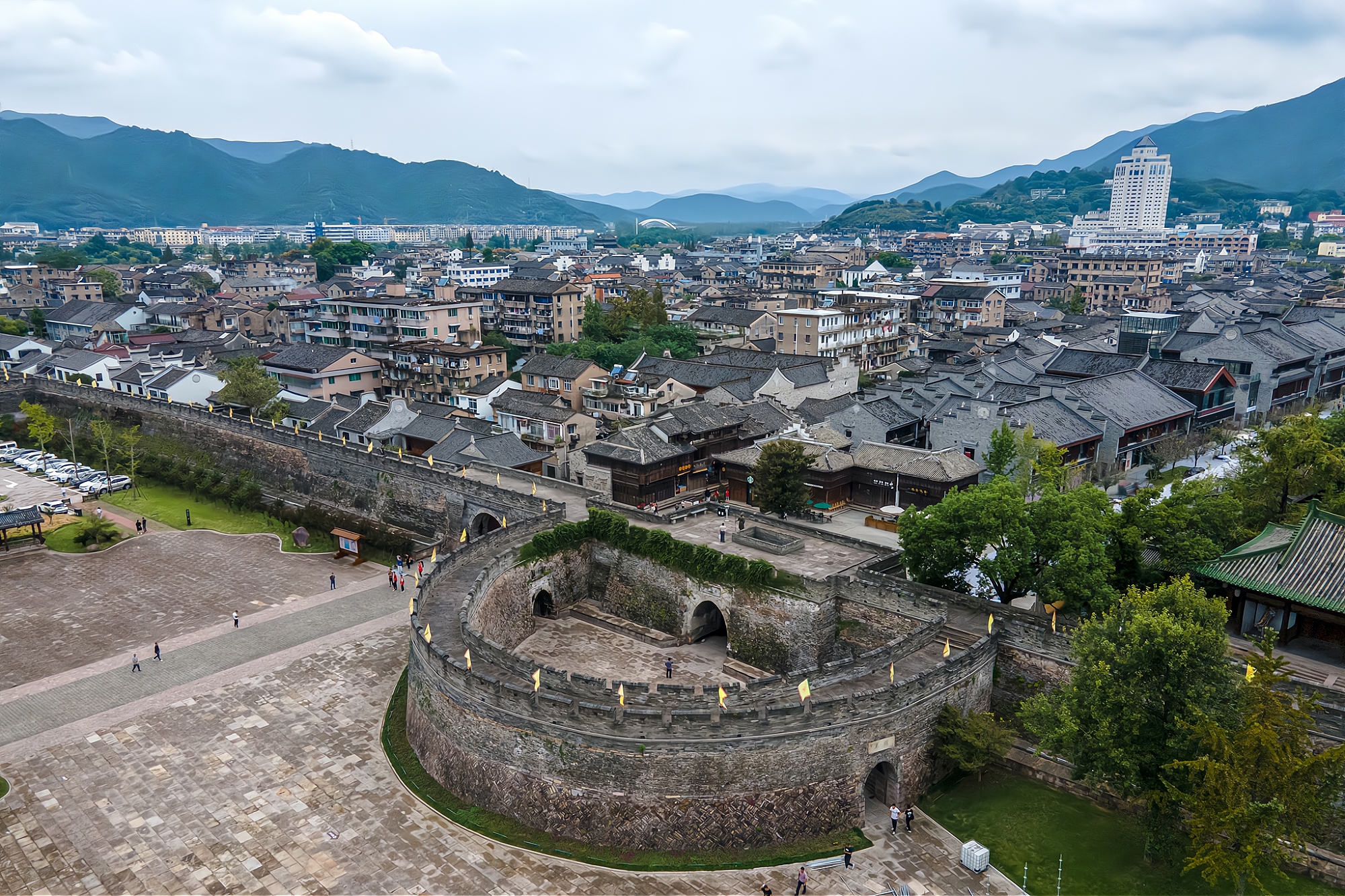 它是臨海第一古街,滿載了臺州府城千余年的古韻遺風,門票免費